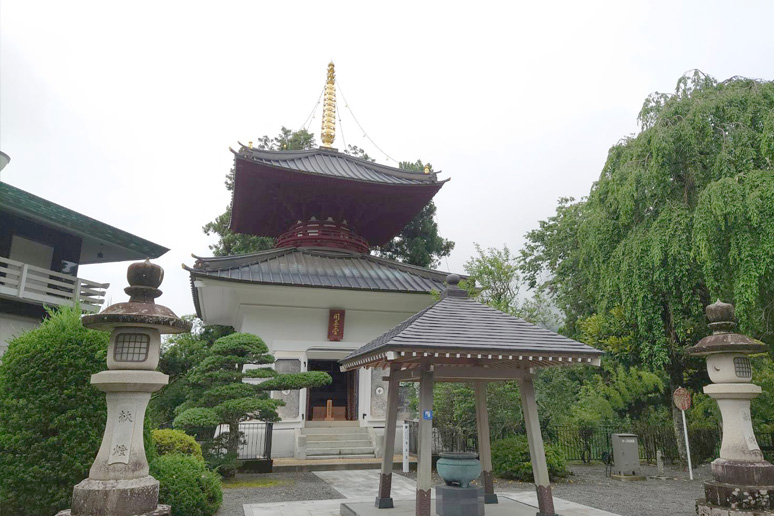 身照寺（宮沢賢治墓所）と東郷寺